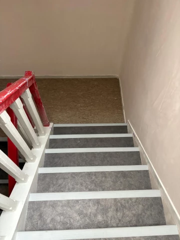 Habillage d'un escalier en PVC à Jemeppe